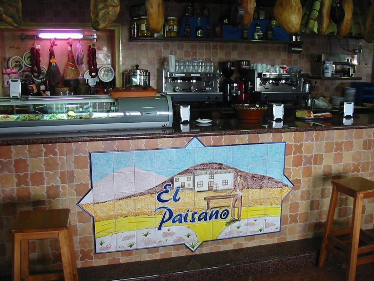 Hostal-Restaurante El Paisano Guadalema de los Quinteros エクステリア 写真